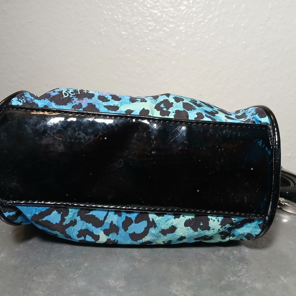 Betsey Johnson Blue Leopard Mini Messenger Roll Bag Glossy Finish & Bow - Picture 6 of 11
